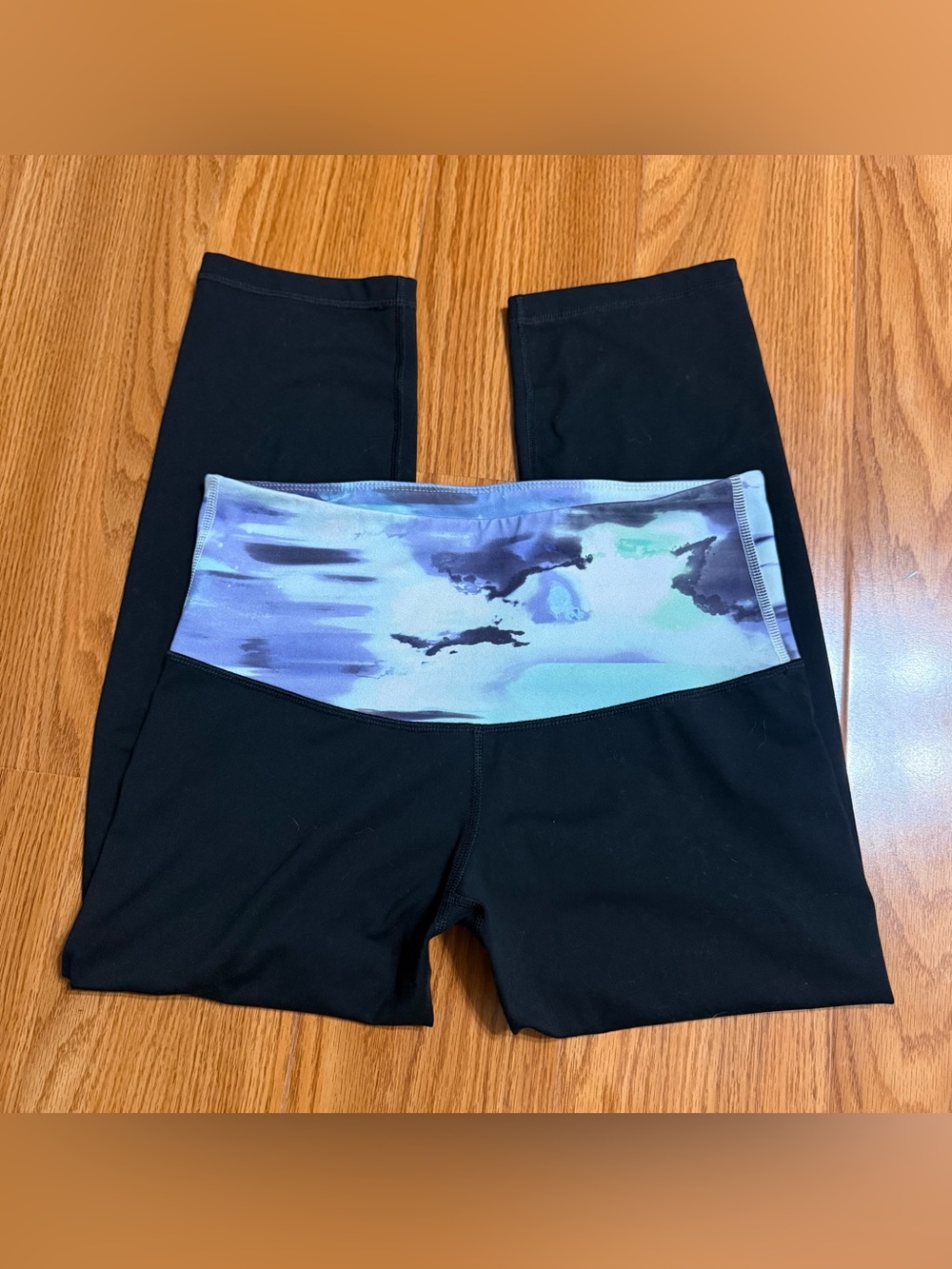 💜Y2K Capri leggings w/ super cute waistband 🩵